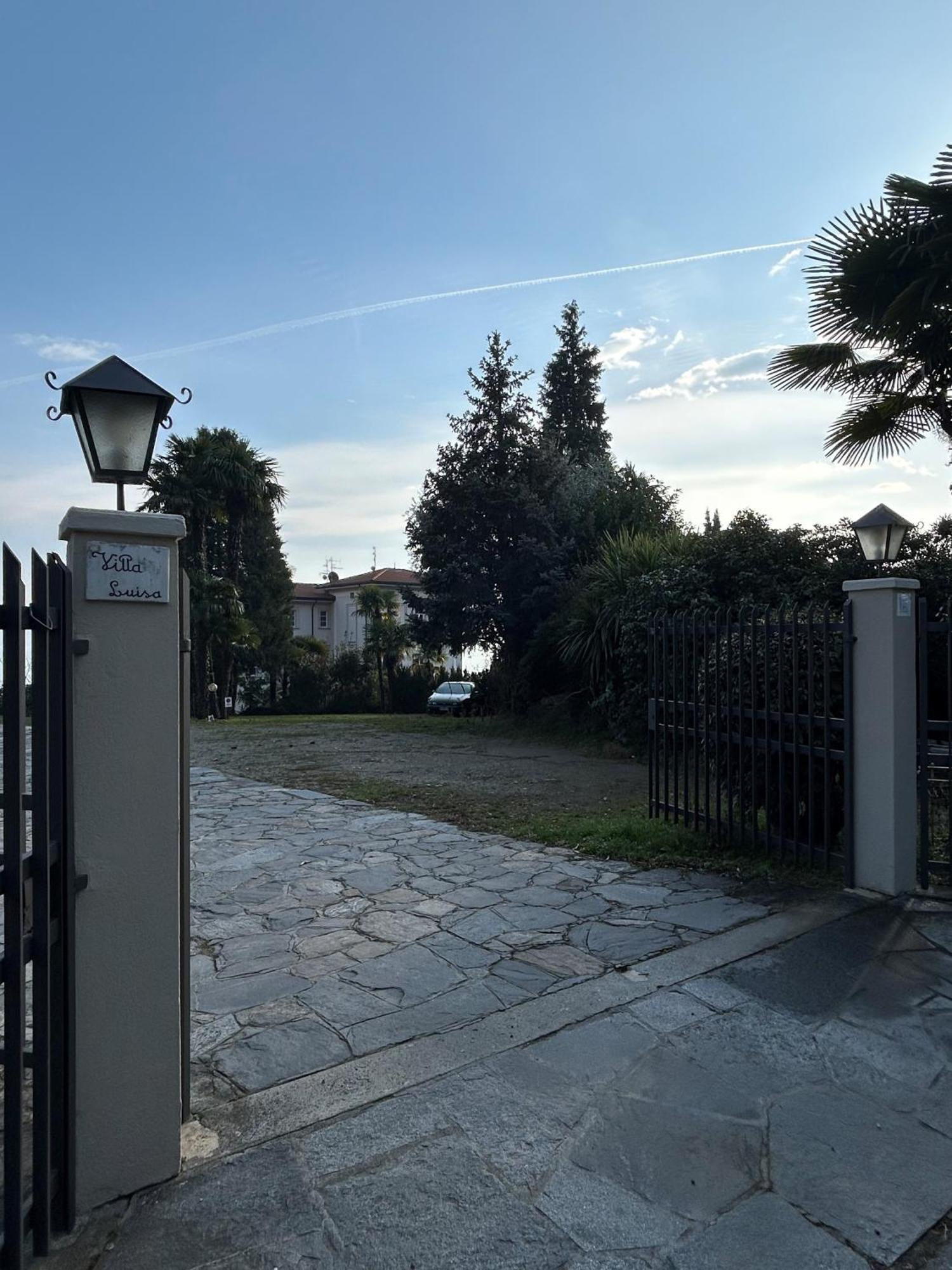 Residenza Dei Fiori Aparthotel Cannero Riviera Bagian luar foto