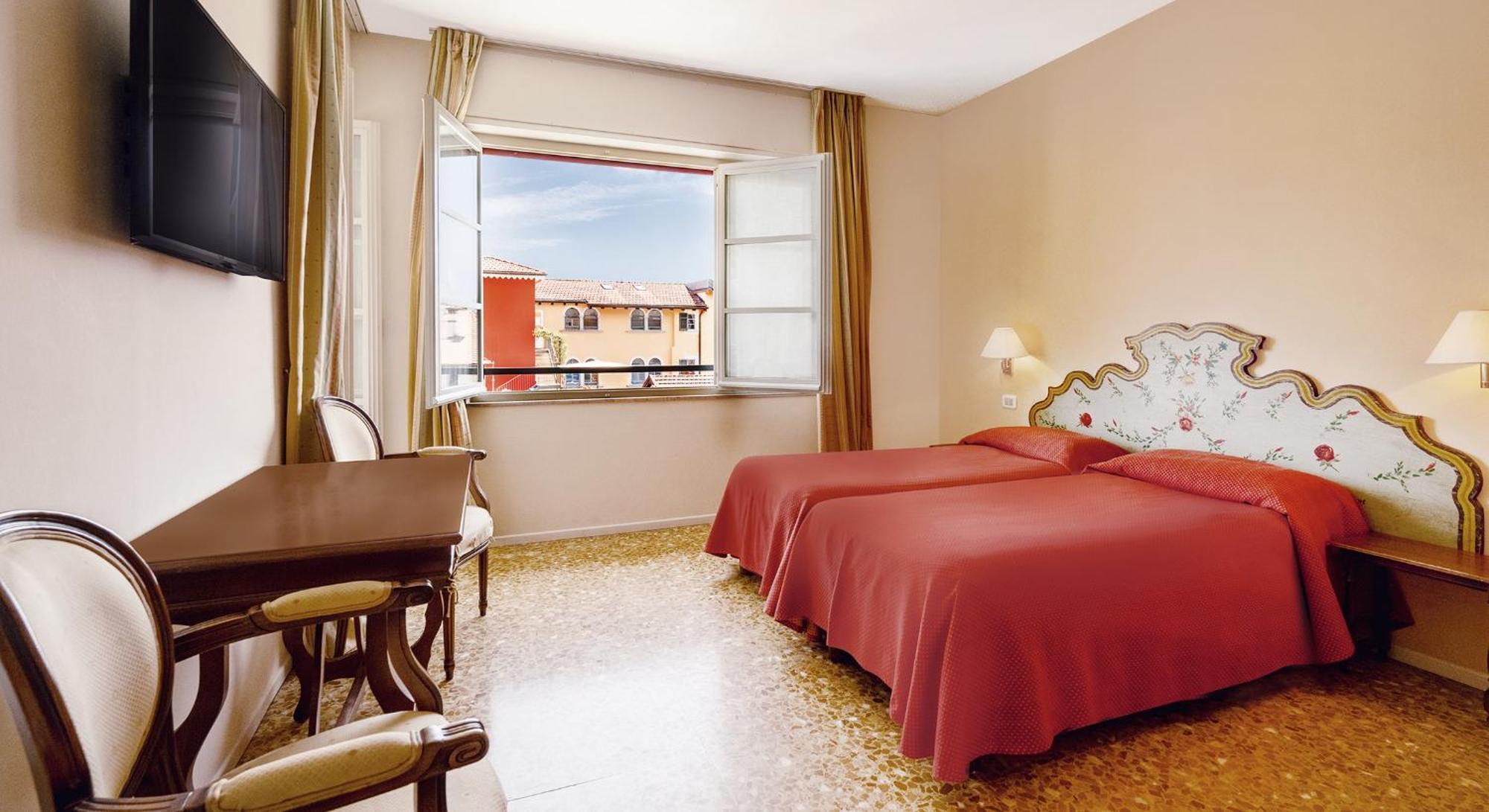 Residenza Dei Fiori Aparthotel Cannero Riviera Bagian luar foto