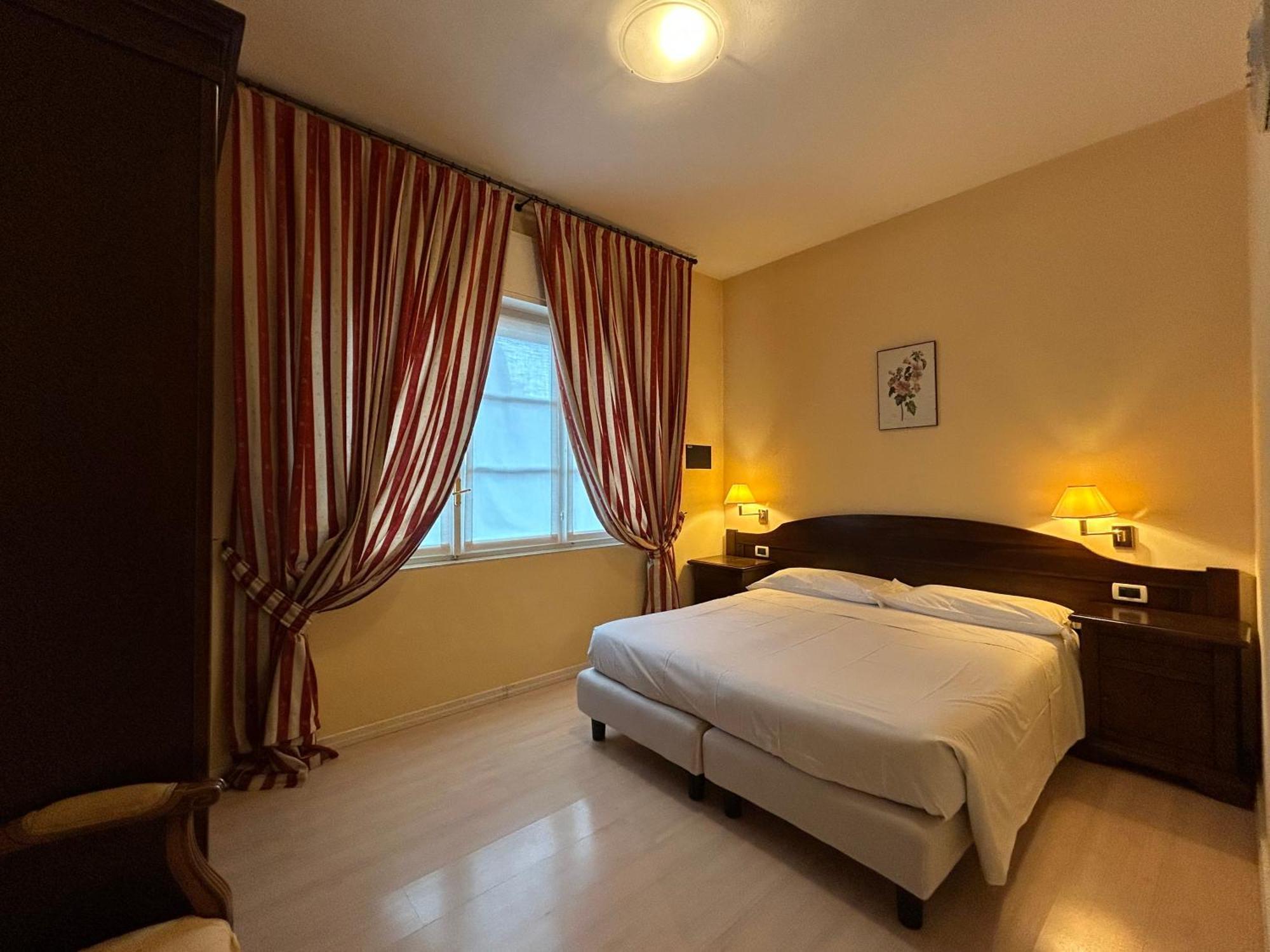 Residenza Dei Fiori Aparthotel Cannero Riviera Bagian luar foto